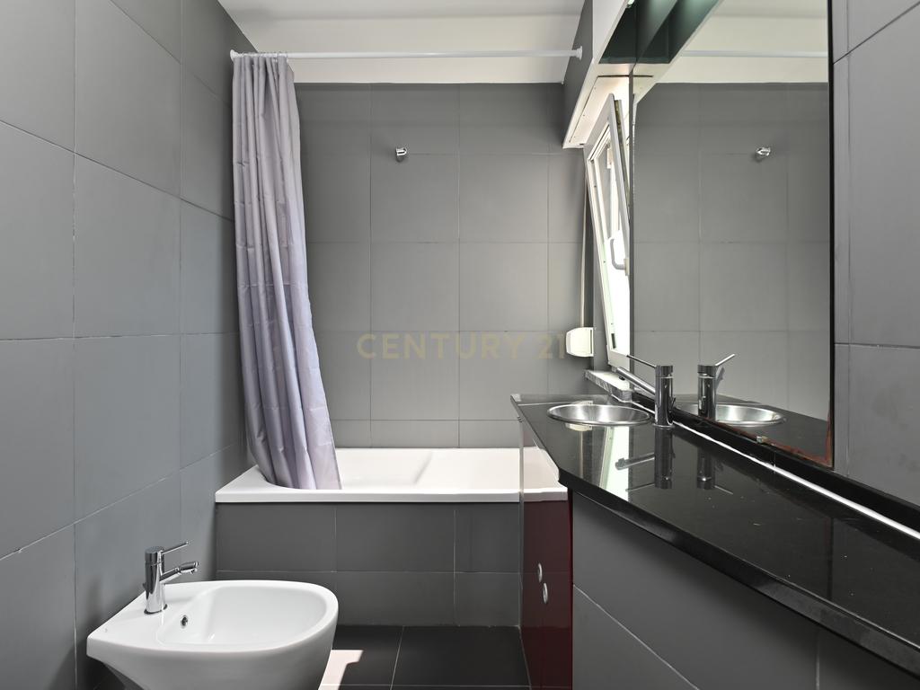 T2 - Carcavelos (Cascais) - Totalmente remodelado e equipado - Image 10