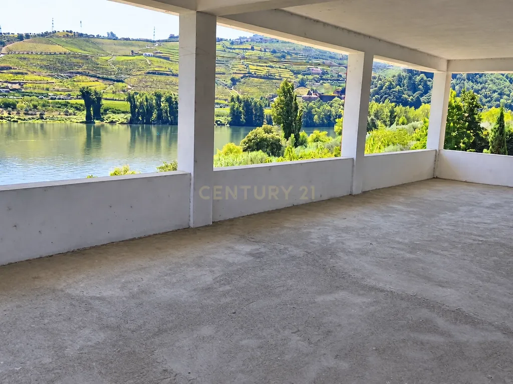 MORADIA V4 NO PESO DA RÉGUA COM ACESSO DIRETO AO RIO DOURO - Image 4