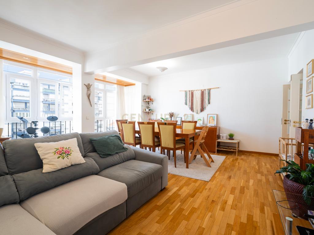 Excelente apartamento T3 em Carnaxide - Image 3