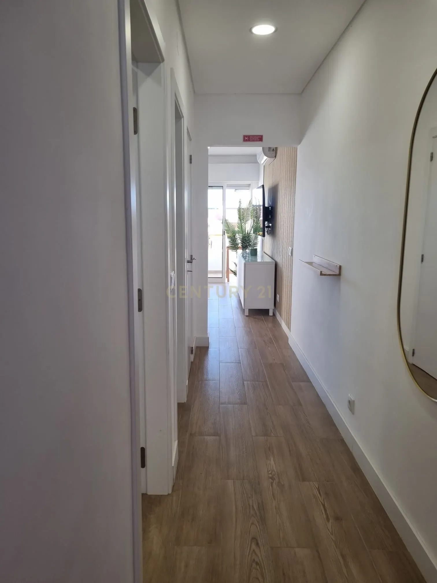 Apartamento Renovado T1 com Vista Mar em Quarteira - Arrendamento - Image 3
