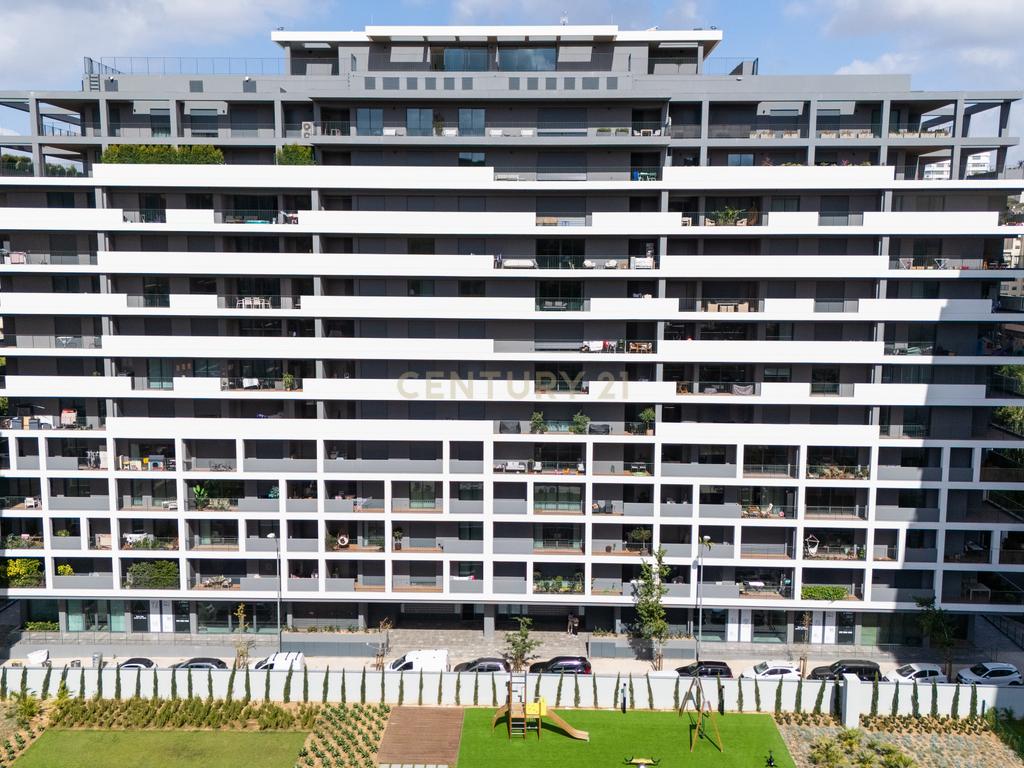 Exclusivo T3 no Terraces Mirear com Varanda, Piscina, Ginásio e Sauna – Miraflores - Image 41