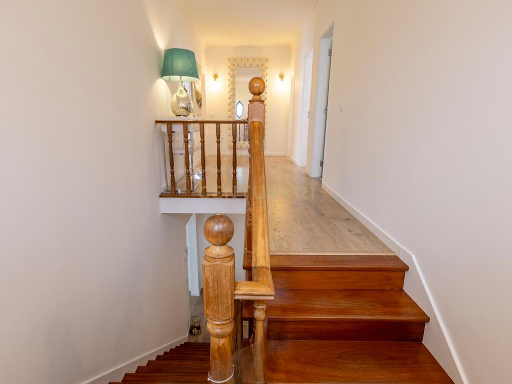 Moradia de Sonho na Charneca da Caparica – Elegância, Conforto e Localização Privilegiada - Image 78