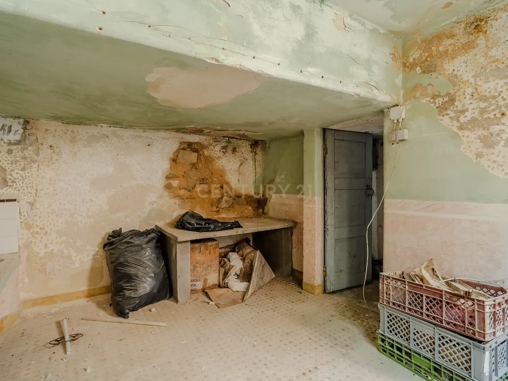 PRÉDIO PARA RECUPERAR, NO CENTRO HISTÓRICO DE PENICHE - Image 64