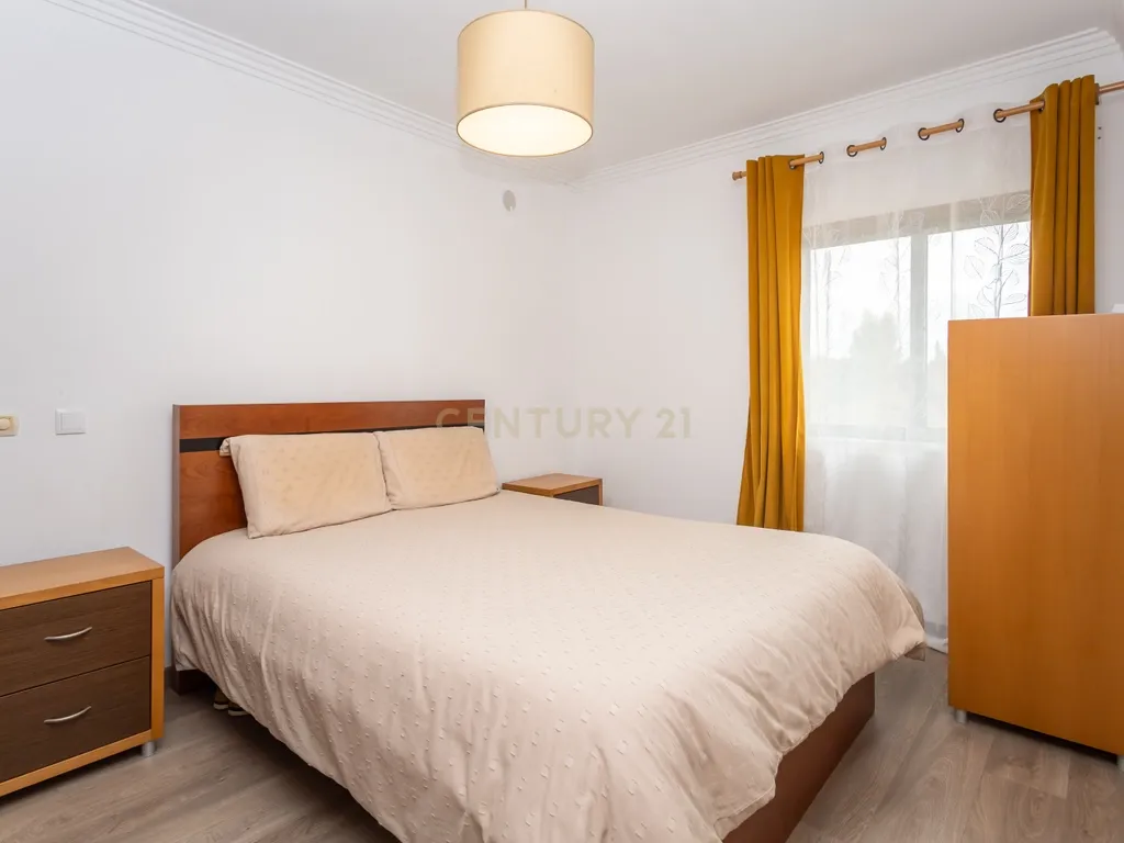 Apartamento T3 com Garagem e Arrecadação em Alhos Vedros - Image 9