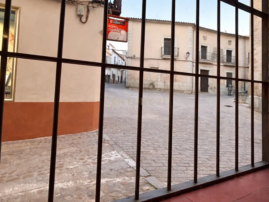 Edifício exclusivo com grande potencial numa das melhores zonas de Trujillo - Image 18