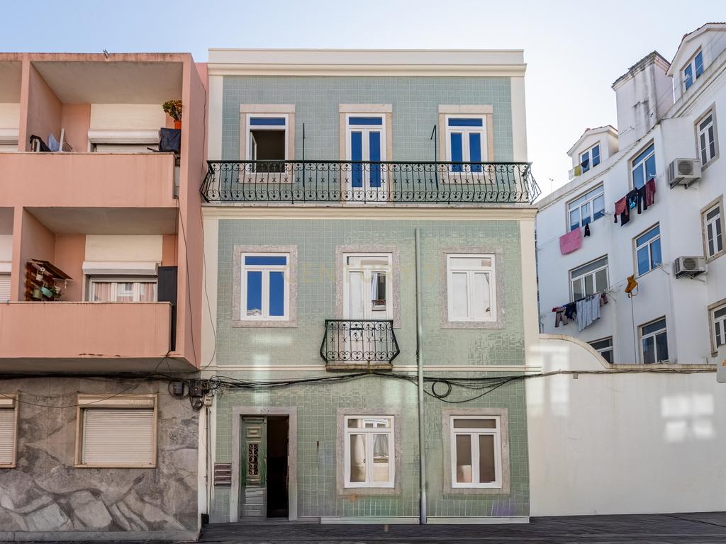 Apartamento T2 NOVO para Venda, em Campolide – Construção de Excelência com Traça Tradicional e Logradouro Privativo - Image 22