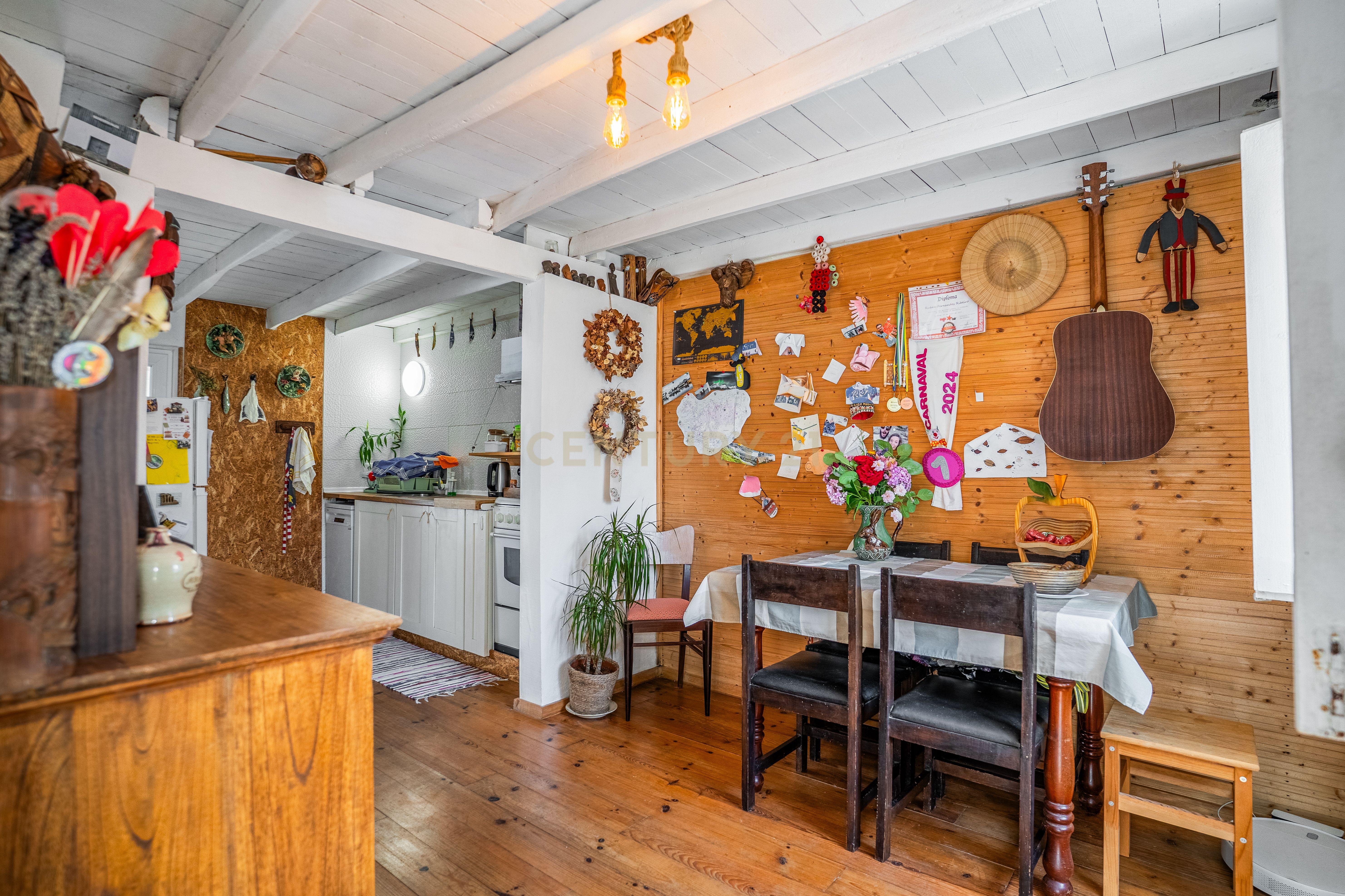 Fotografia 8 de Moradia Rústica T2 renovada, localizada no Bairro Srª da Luz, na Vila de Óbidos