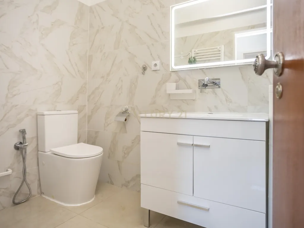 Apartamento T3 Remodelado em São Domingos de Benfica | 2 WC - Image 13