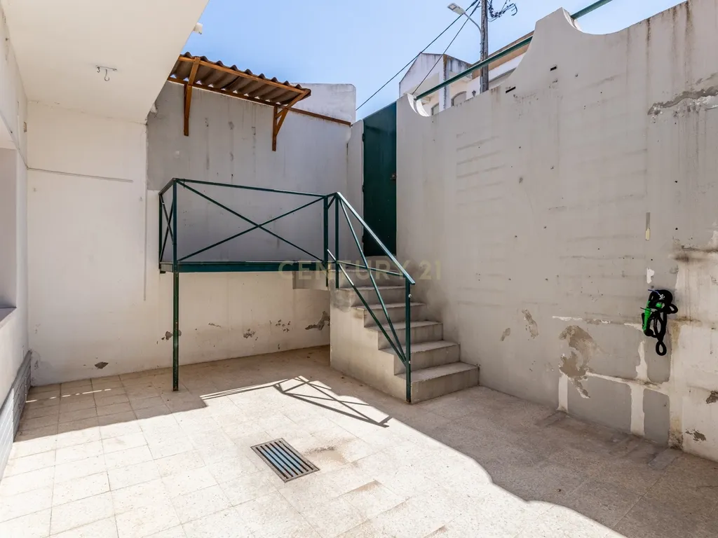 Espaçosa Moradia T3 em Azambuja, Lisboa - Image 13