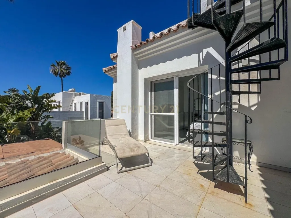 Elegante moradia de 3 quartos com vista para o mar em Costalita, Marbella - Image 38