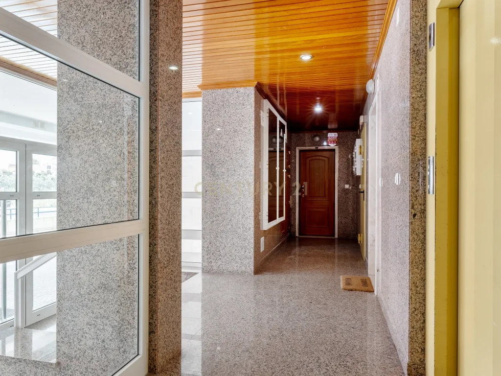 Apartamento T2 Renovado com Terraço de 48 m² e Box para 2 Carros em Carcavelos – a 8 minutos da praia - Image 25