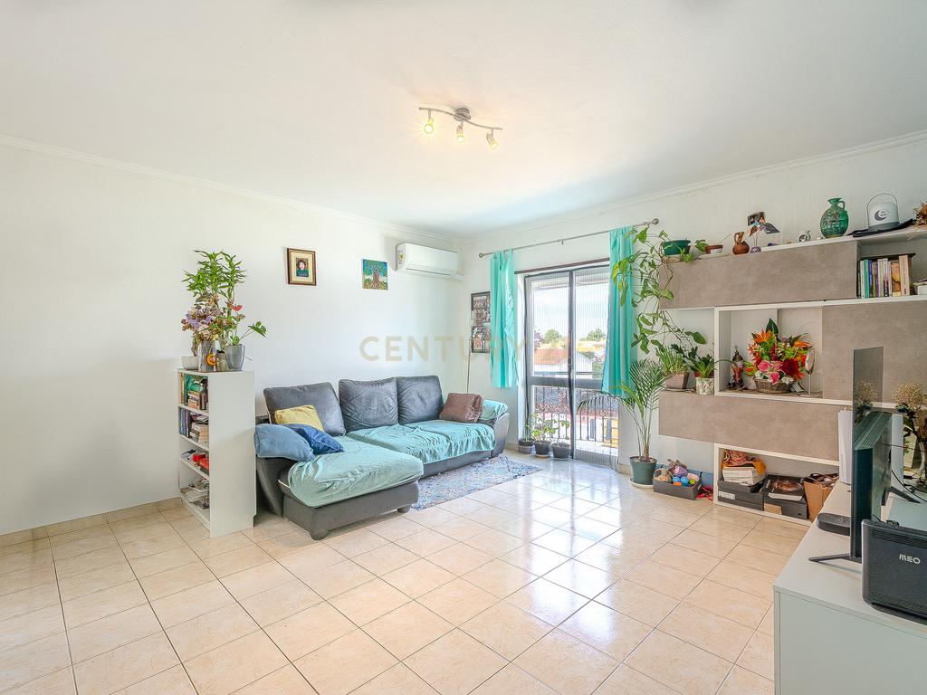 Apartamento T3 com Garagem no Centro de Tunes - Image 4
