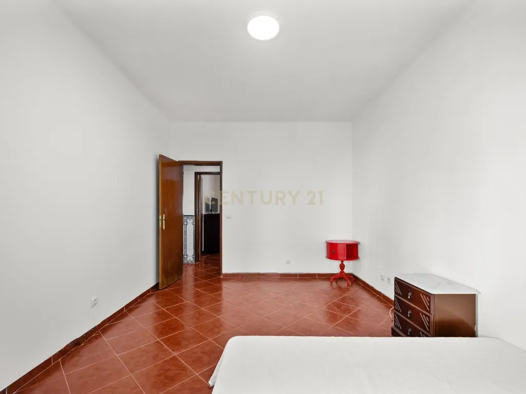 Apartamento T1 central com varanda em Baixa da Banheira - Image 14