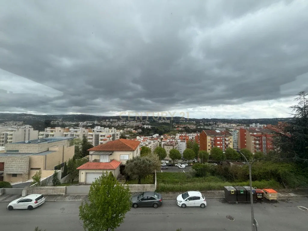 Moradia T6 com Vista Panorâmica em Vila Real - Image 52