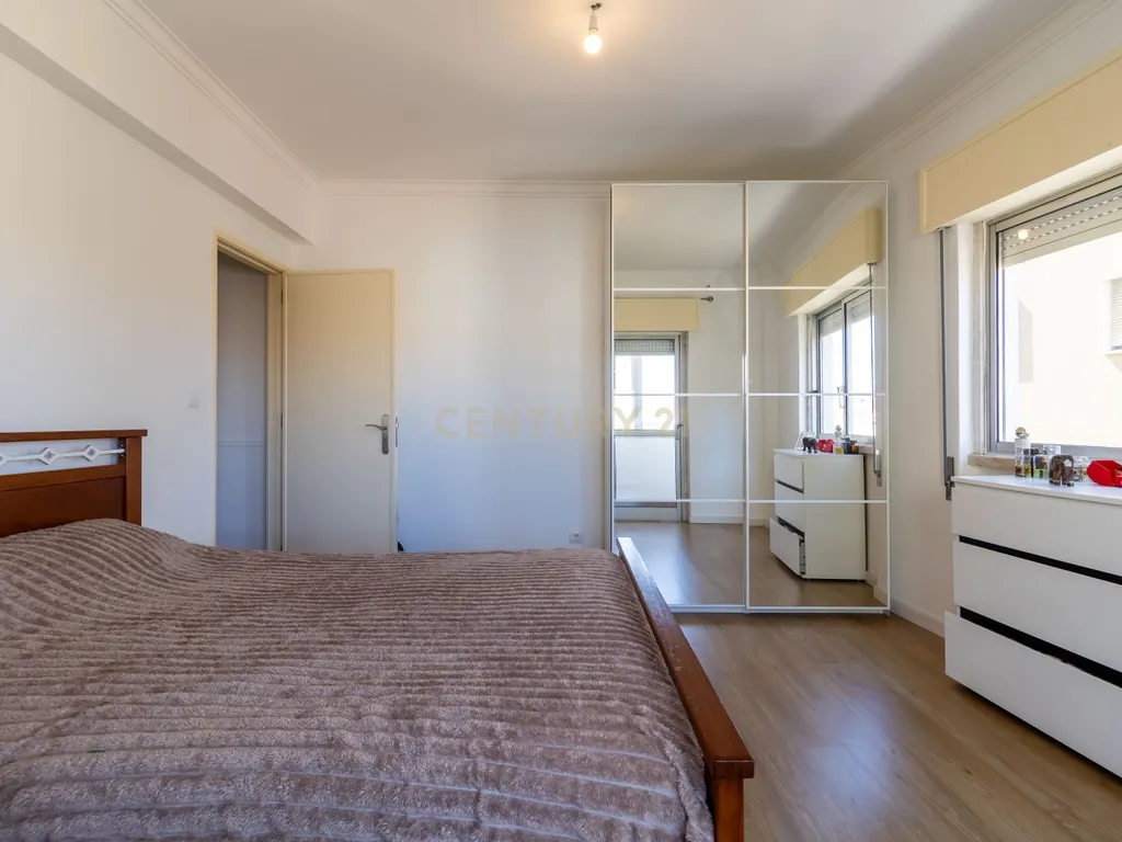 T2 com Excelente Localização em Agualva-Cacém | Ideal para Habitação Própria ou Investimento - Image 16