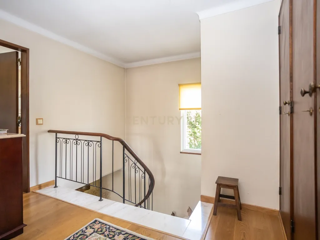 Duas moradias, um terreno com 650 m² e uma vista privilegiada para a Serra de Sintra - Image 51