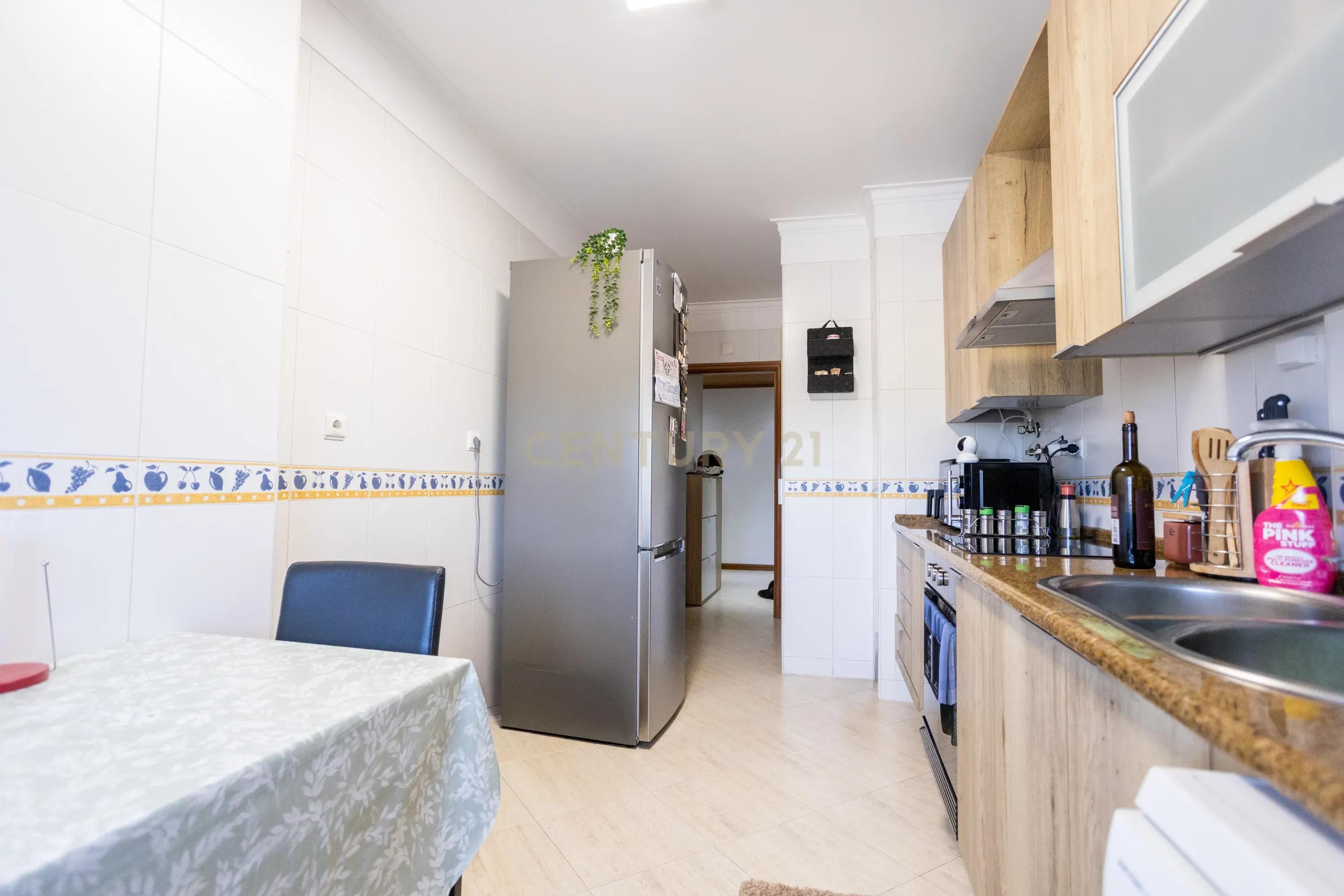 Fotografia 3 de T2 com 2 casas de banho e ampla varanda