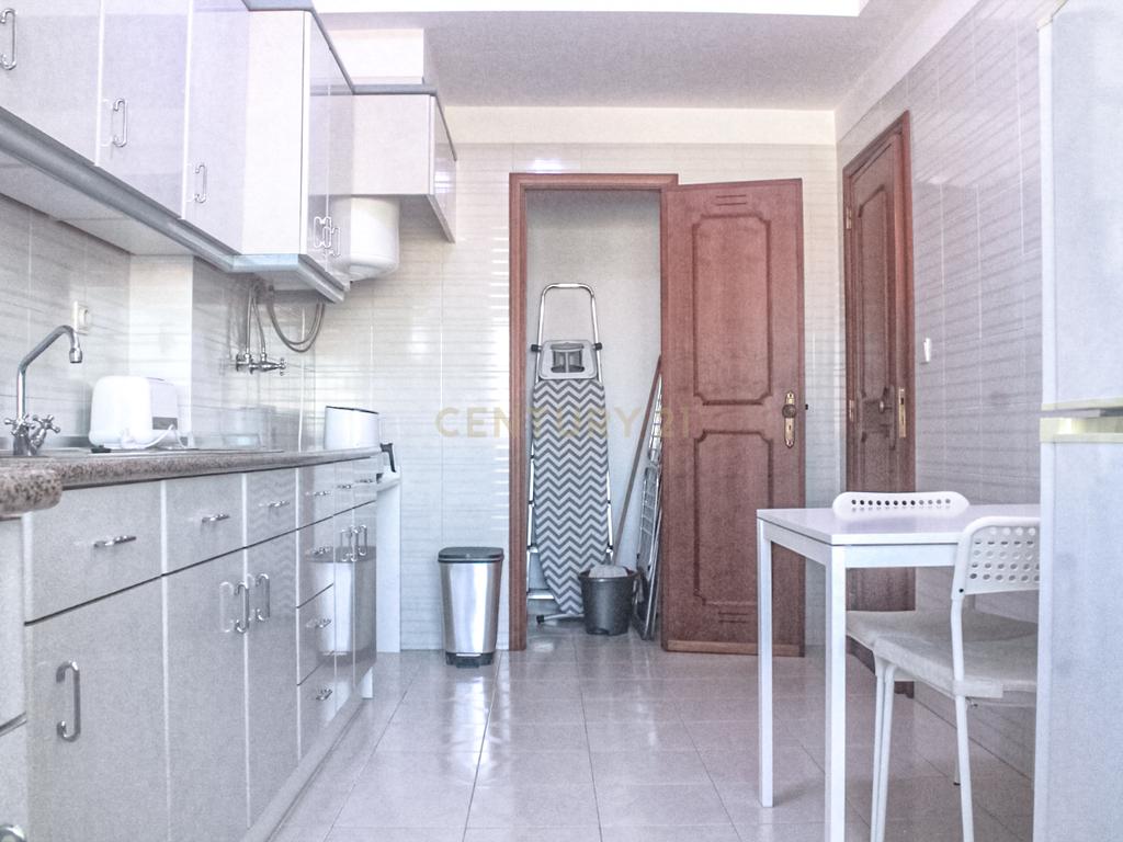 Apartamento T3 em Queluz, Sintra com Vista - Image 14
