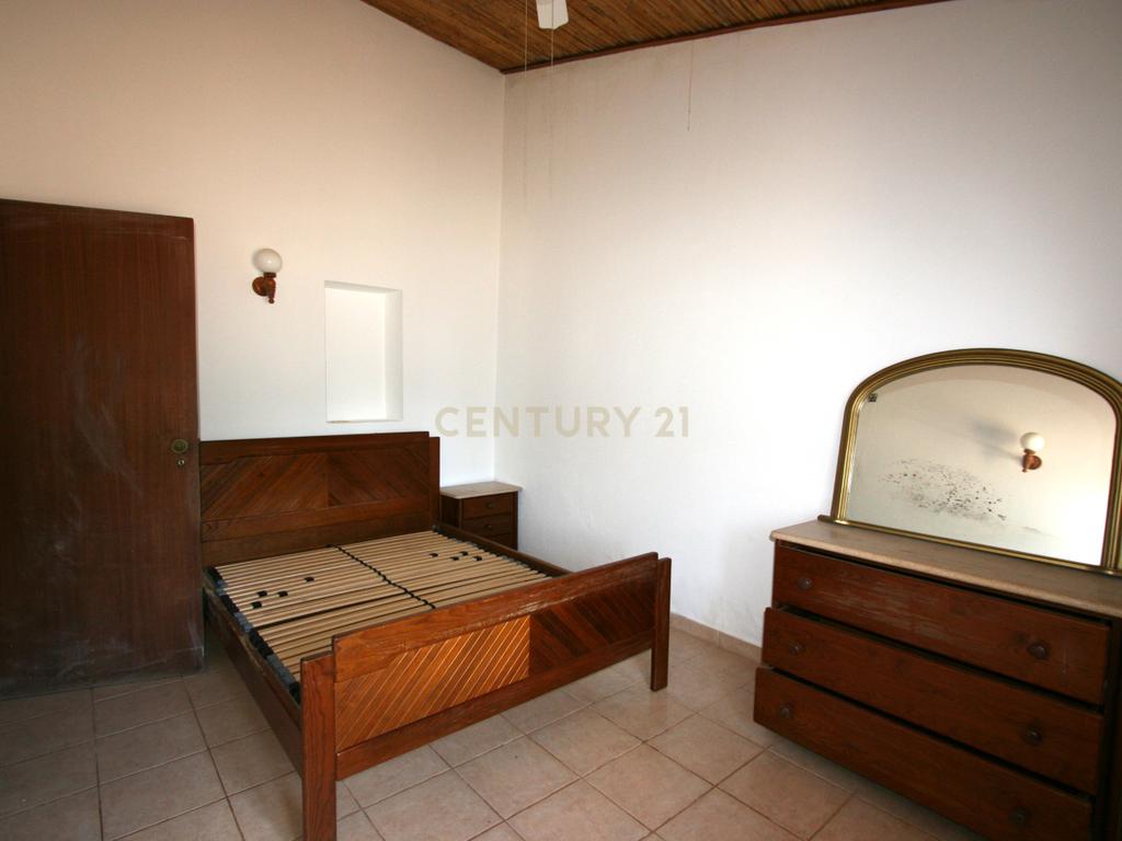 Quinta tradicional com moradia, garagem e vários anexos em terreno de 2020 m2, Zebro de Baixo, Silves - Image 11