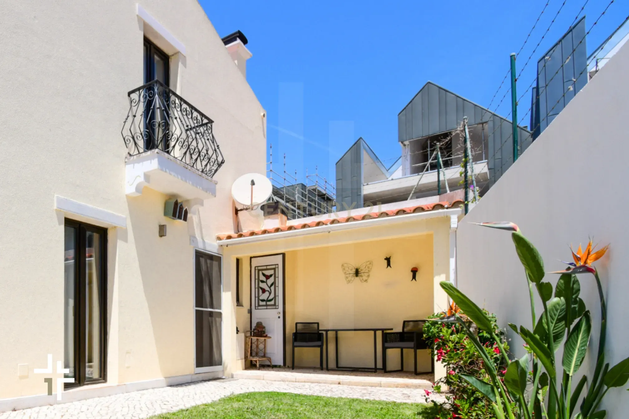Fotografia 7 de Moradia T2 com Jardim e Alpendres Exclusivos | São Pedro do Estoril