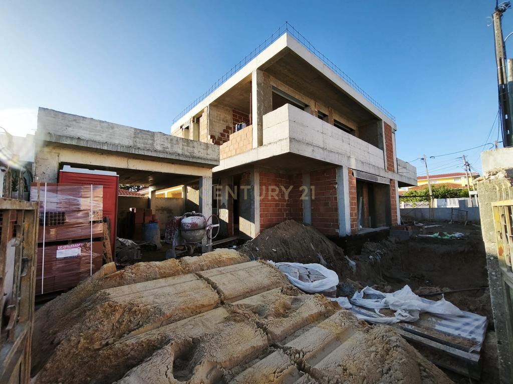 Casa de Luxo em Foros de Amora com Piscina e Jardim Privado - Image 1