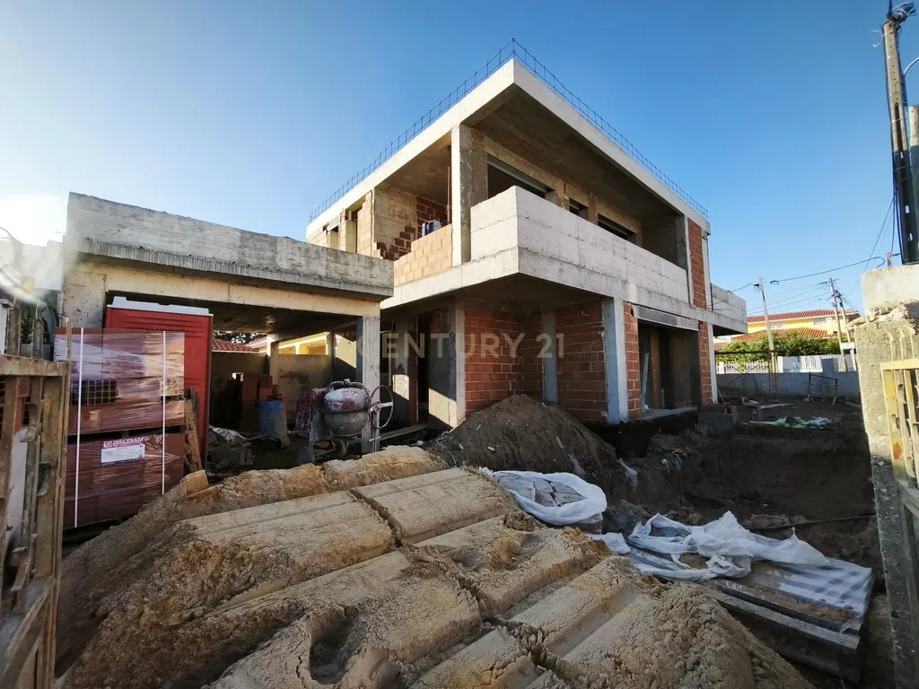Casa de Luxo em Foros de Amora com Piscina e Jardim Privado - Image 1