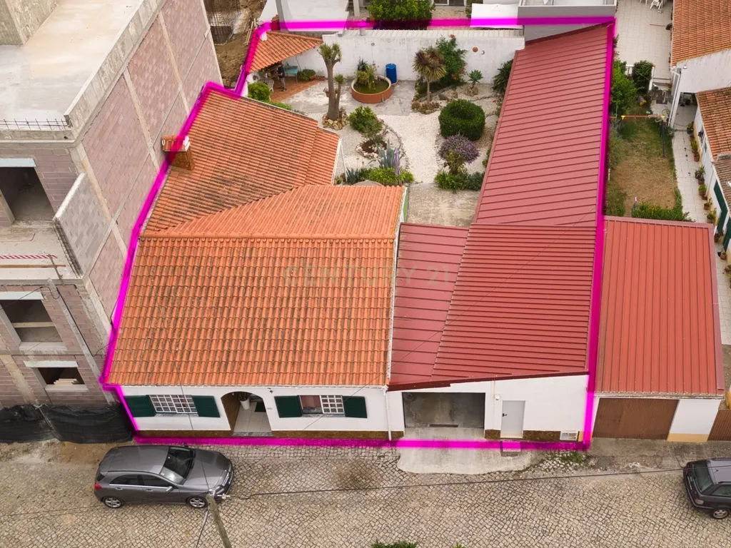 Linda Moradia T2 com Jardim e garagem a poucos kms de Martinho do Porto - Image 2