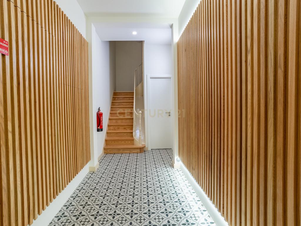Apartamento T2 NOVO para Venda, em Campolide – Construção de Excelência com Traça Tradicional e Logradouro Privativo - Image 21
