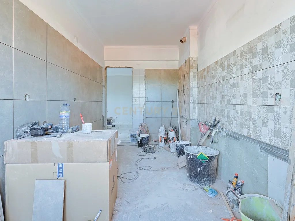 T3 totalmente remodelado em Vale de Milhaços, Corroios - Image 3
