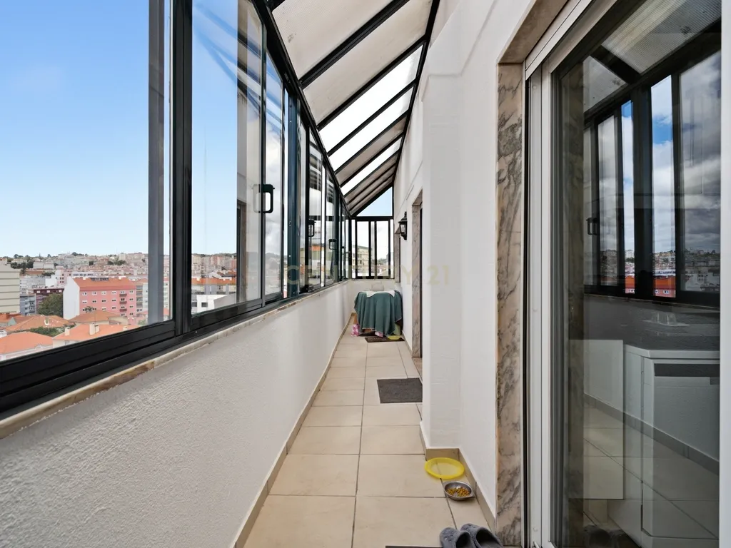 T4 Renovado e Luminoso com 50 m² de Varandas Fechadas | Agualva-Cacém - Image 19