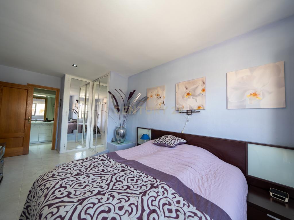 Apresentamos-lhe uma magnífica moradia em Cambrils — perfeita para quem procura conforto, estilo e excelente qualidade de vida na Costa Dourada. - Image 14