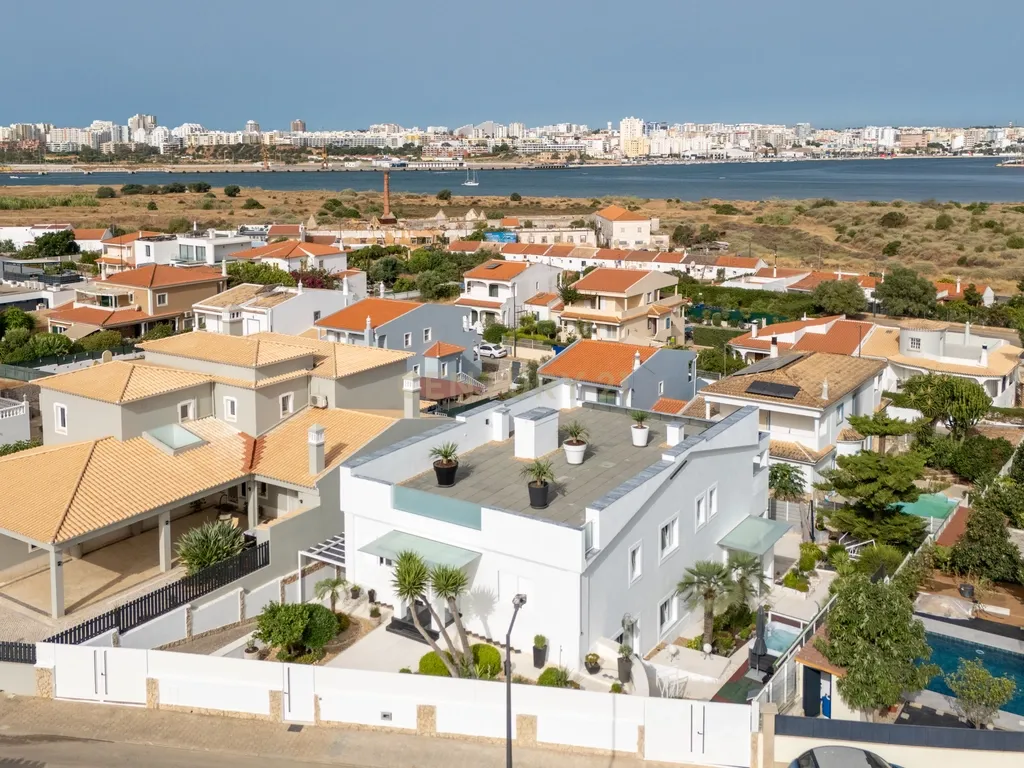 Moradia T5 com amplas áreas, jacuzzi e vista rio - Ferragudo - Image 44