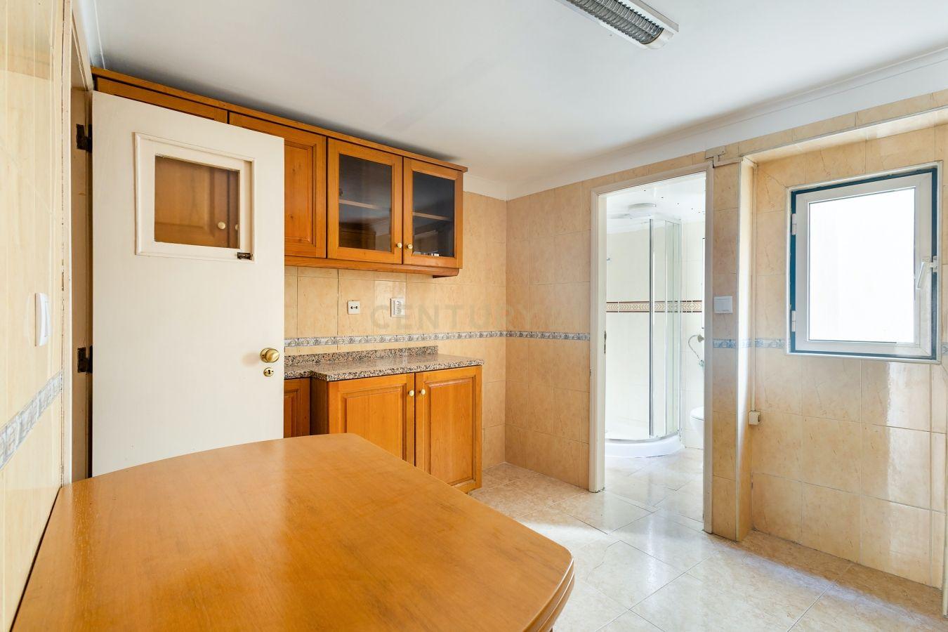 Apartamento T1 na Lapa – Lisboa | 1º Andar em prédio tradicional - Image 16
