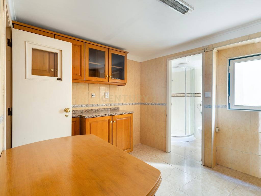 Apartamento T1 na Lapa – Lisboa | 1º Andar em prédio tradicional - Image 16