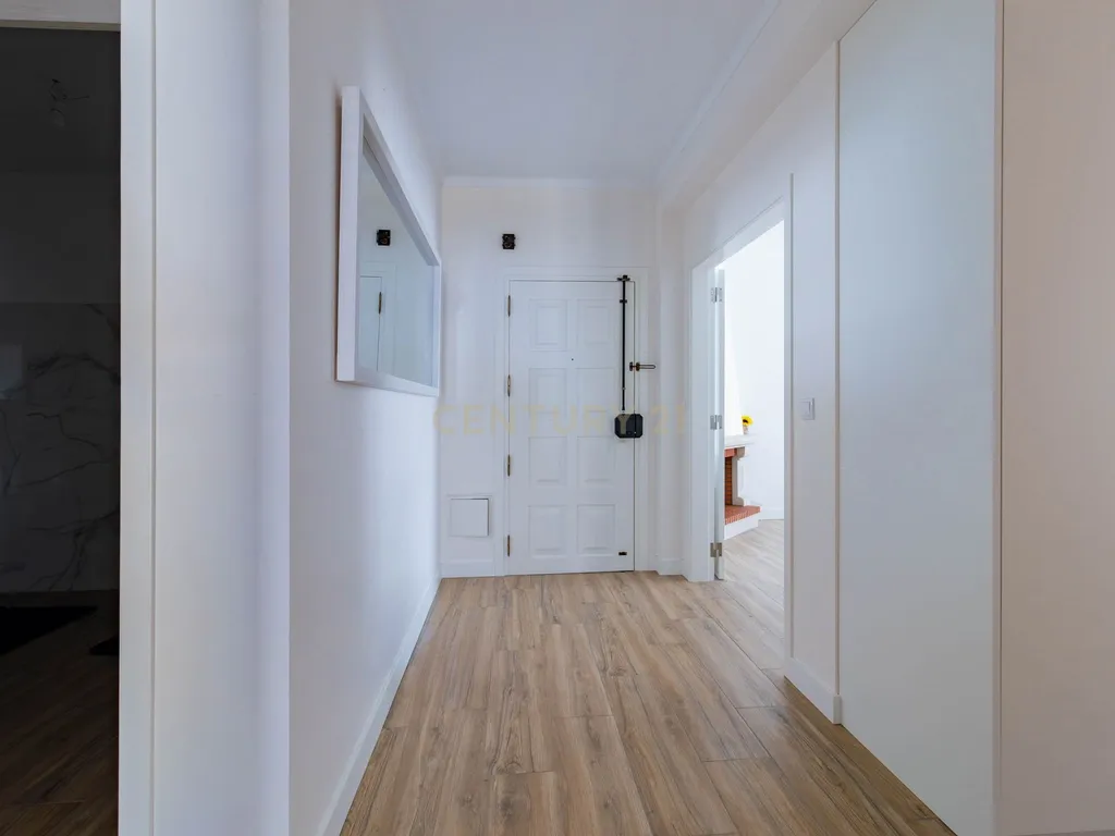Espaçoso Apartamento T3 na Freixianda com Terraço - Image 3