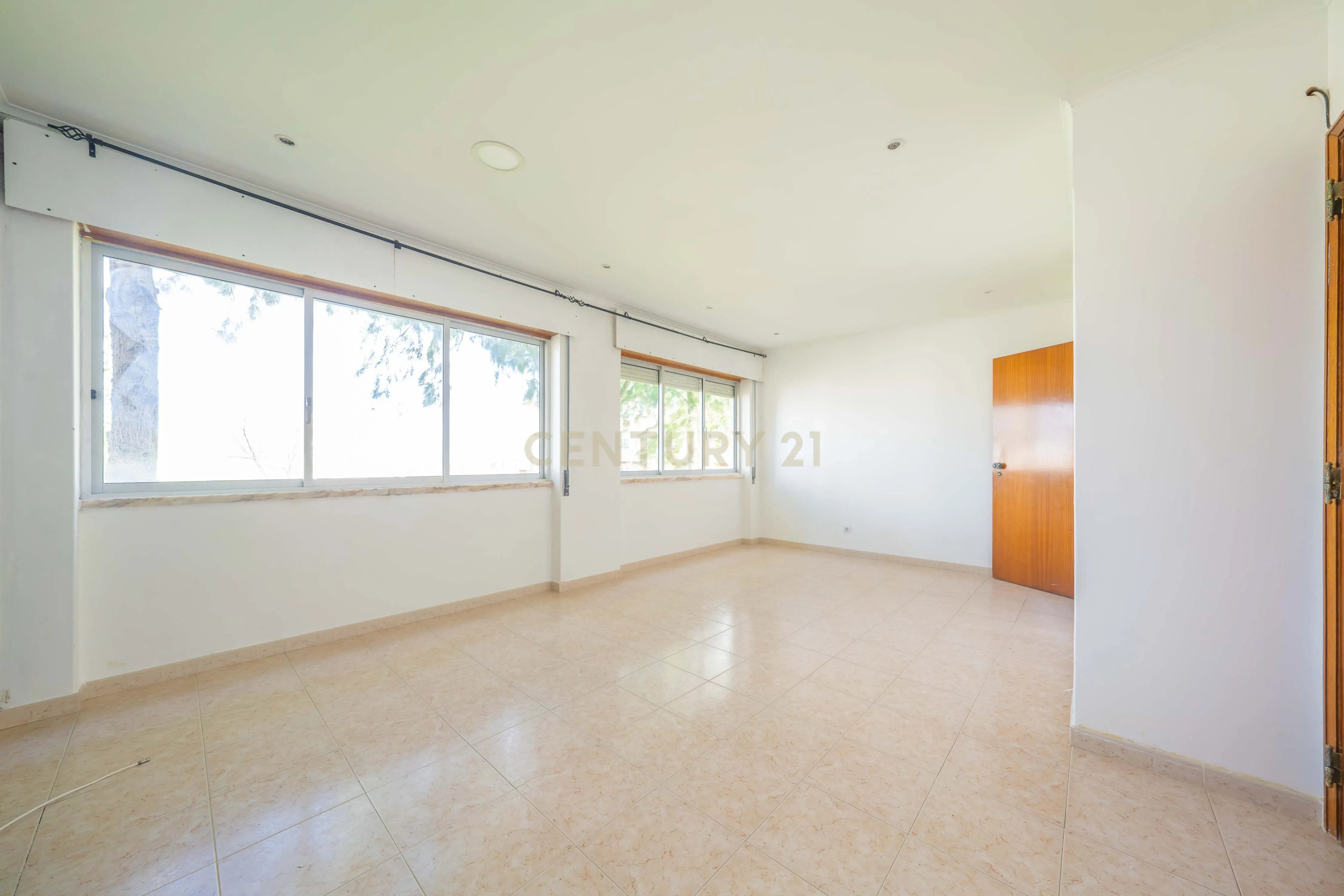 Apartamento T3, Pronto Habitar, no Padre Nabeto, Aires - Image 3
