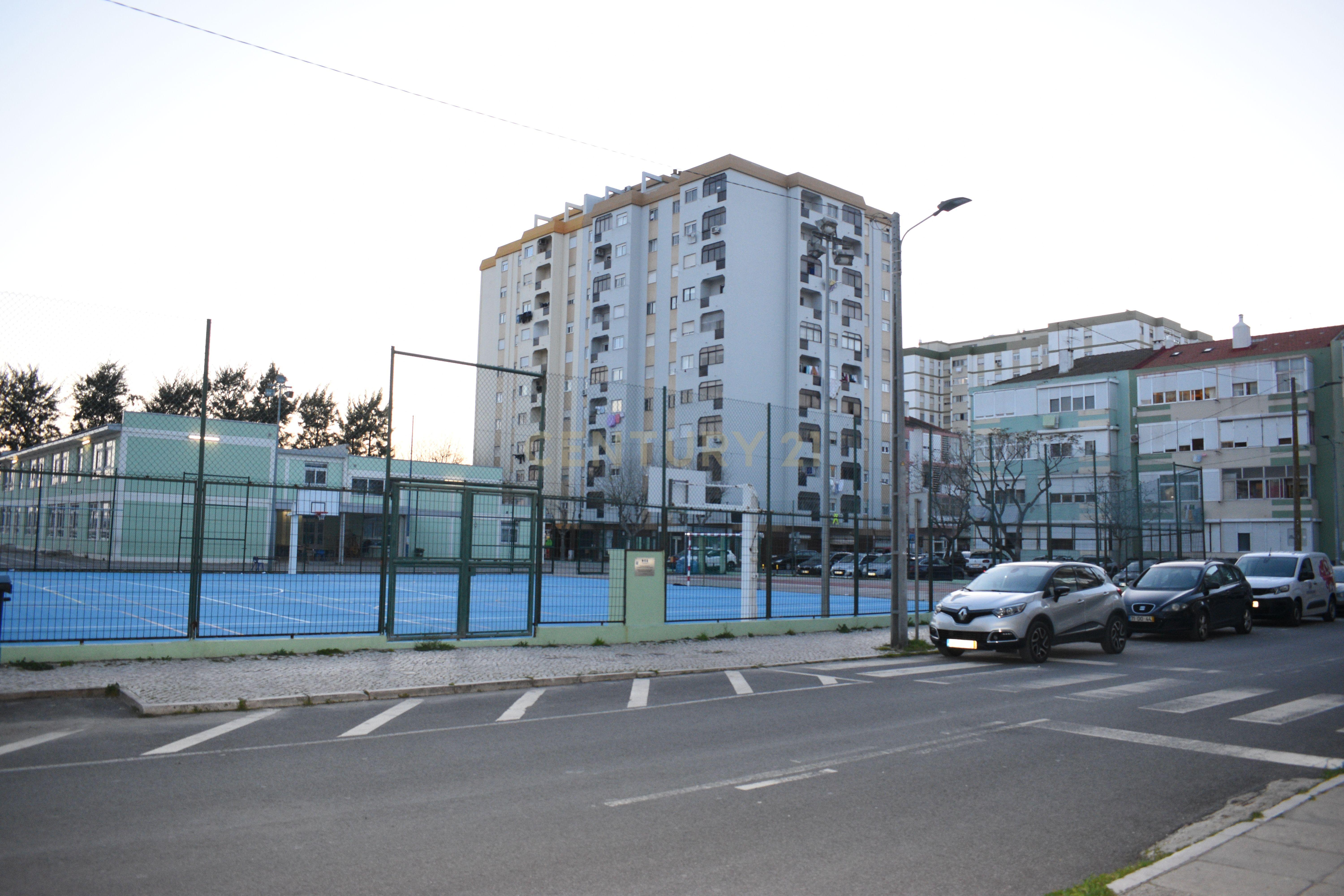 Garagem Para Arrendar no Barreiro - Image 6