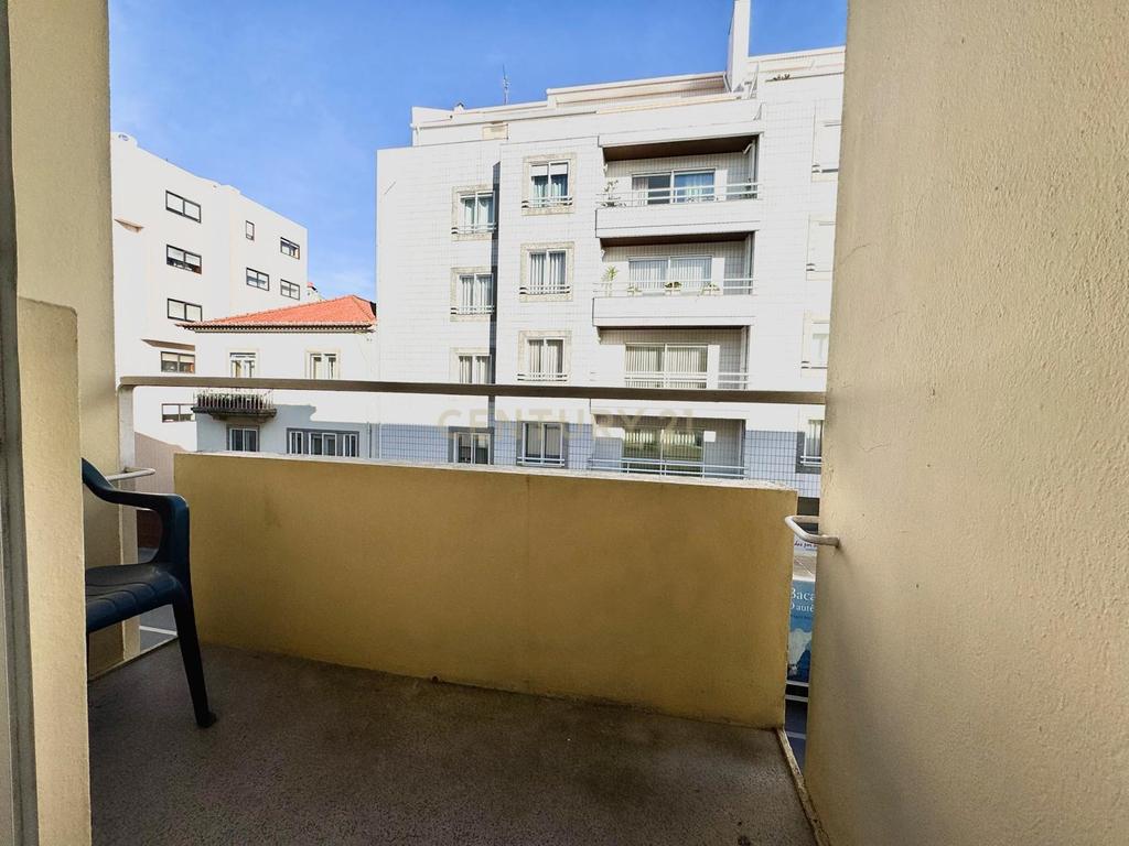 Fantástico Apartamento T2 com Varandas no Centro do Porto - Image 36