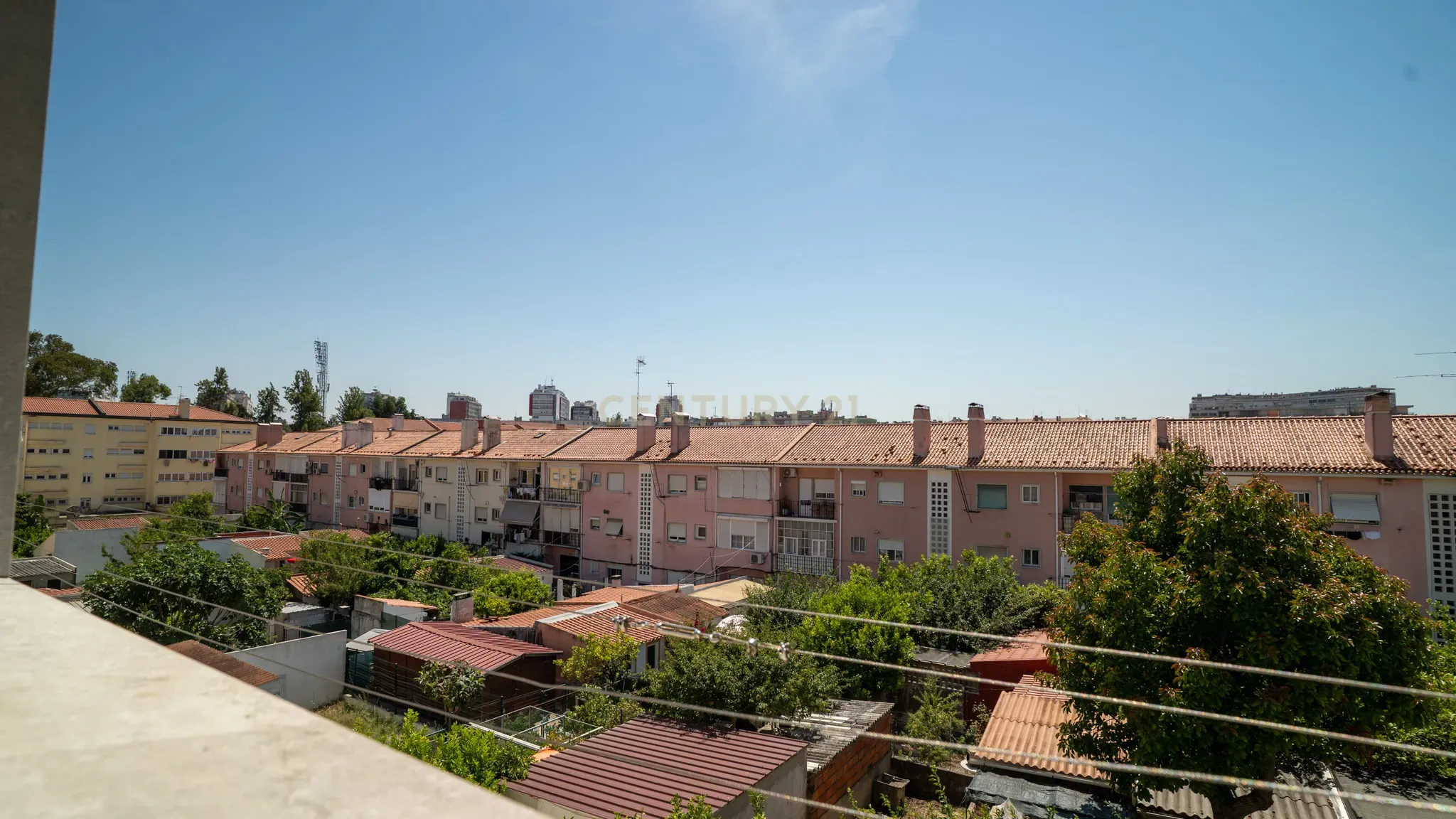 Fotografia 12 de T2 com aproveitamento do sótão e logradouro em Alvalade | Excelente localização | 1.400 €/mês