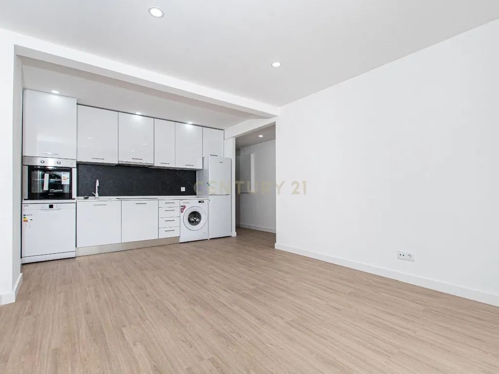 Apartamento T3 com Terraço/ Remodelação Total (Queluz) - Image 12