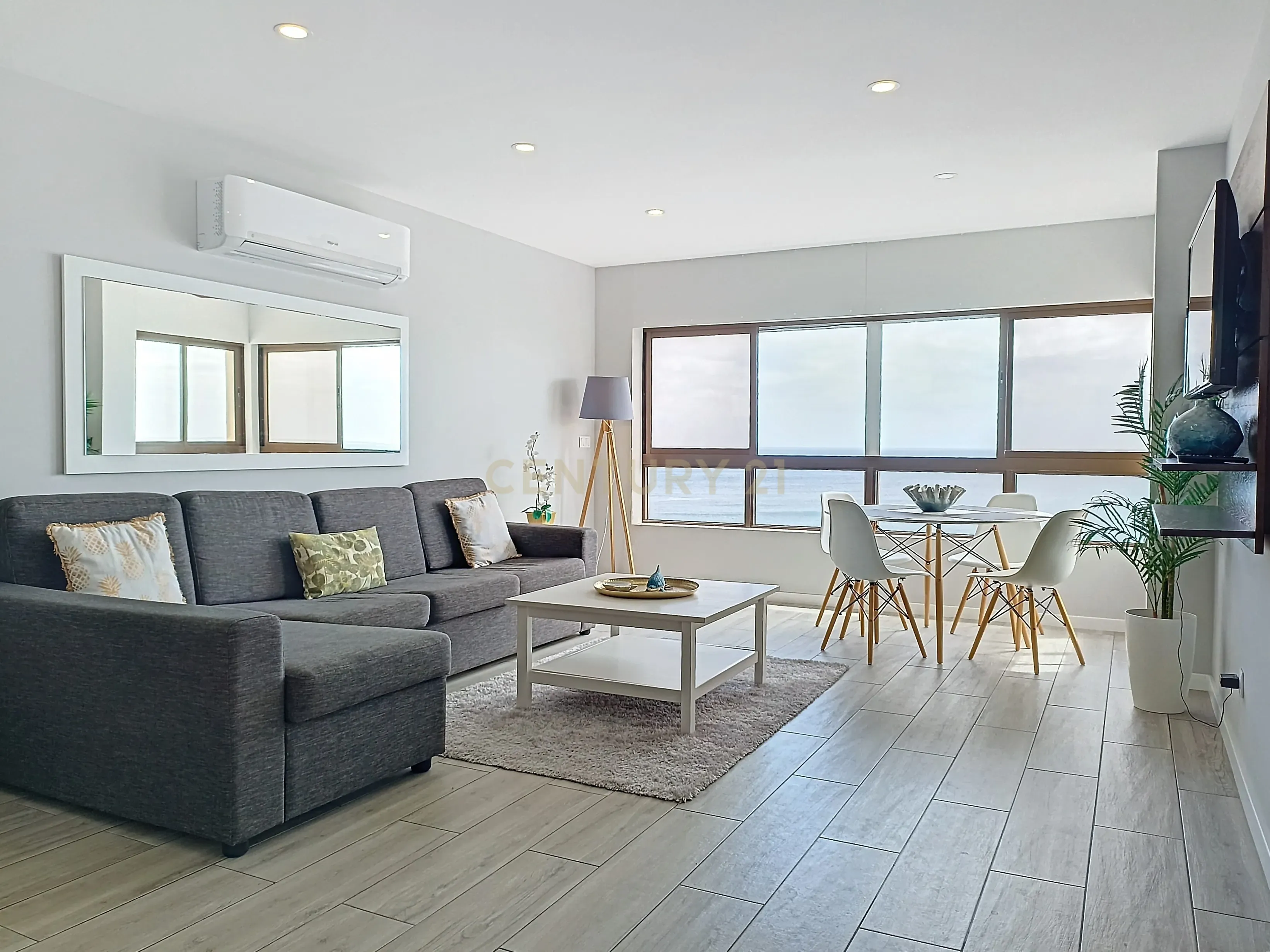 Apartamento T3 Deslumbrante à Beira-Mar - Vista para a Praia das Milícias/Açores - Image 2