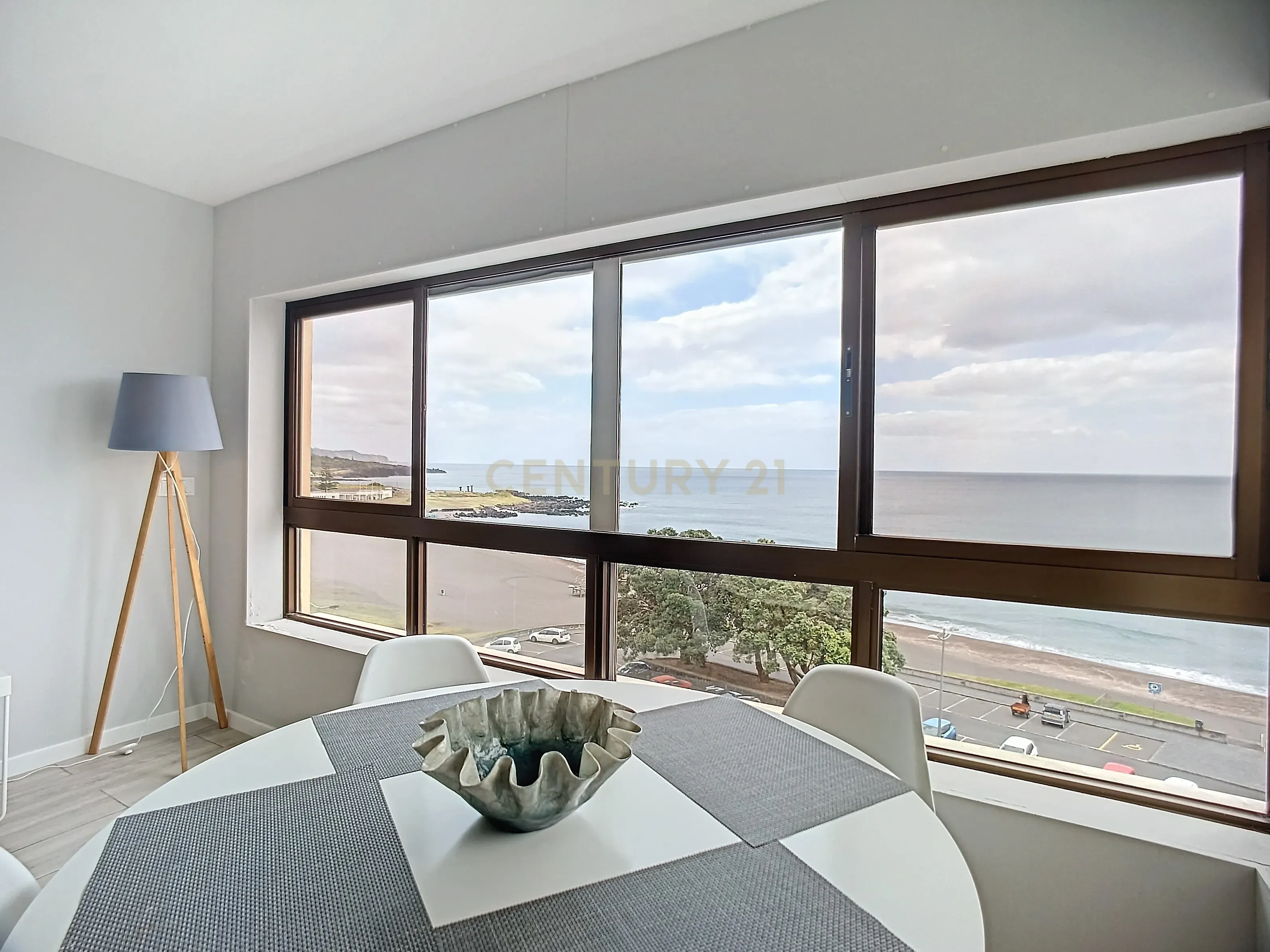 Apartamento T3 Deslumbrante à Beira-Mar - Vista para a Praia das Milícias/Açores - Image 1