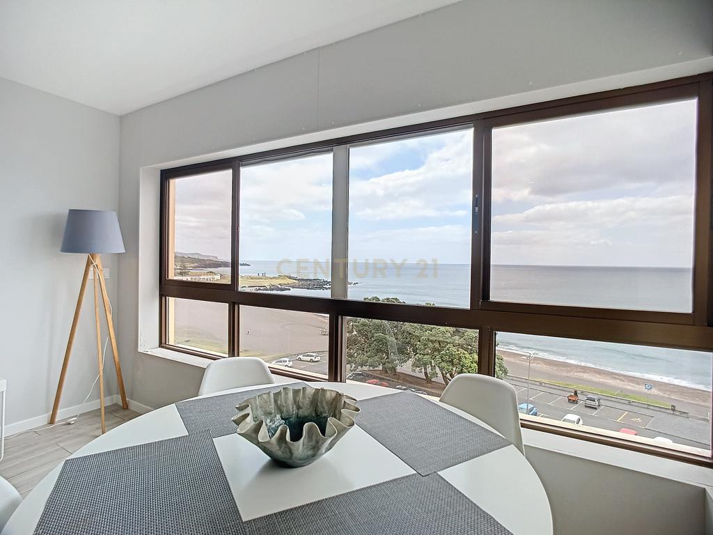 Apartamento T3 Deslumbrante à Beira-Mar - Vista para a Praia das Milícias/Açores - Image 1