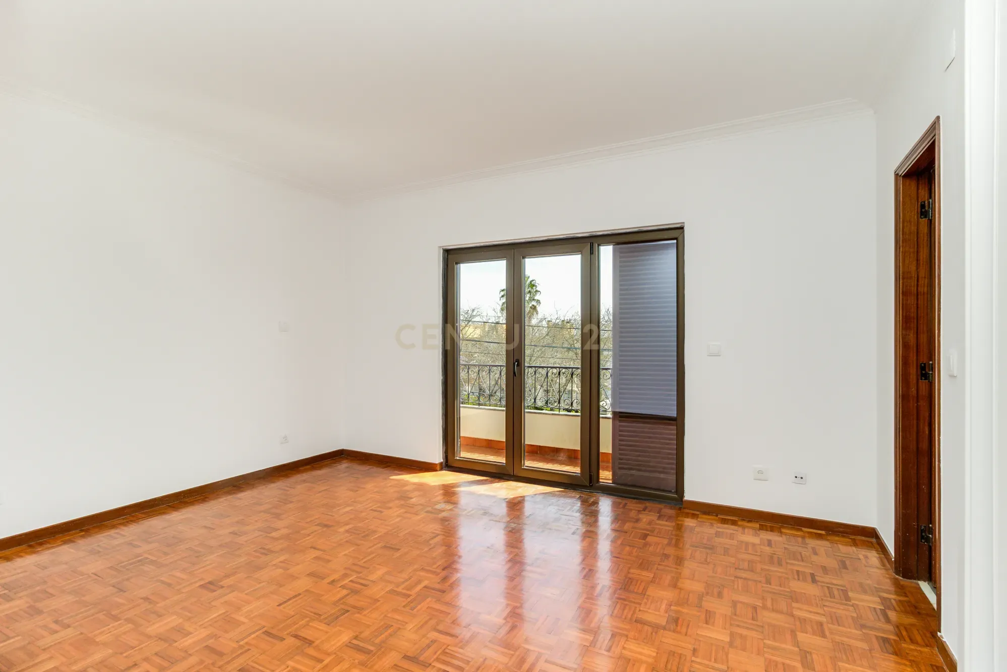 Moradia T4, Praia Santo Amaro de Oeiras e Estação de Comboios - Image 39