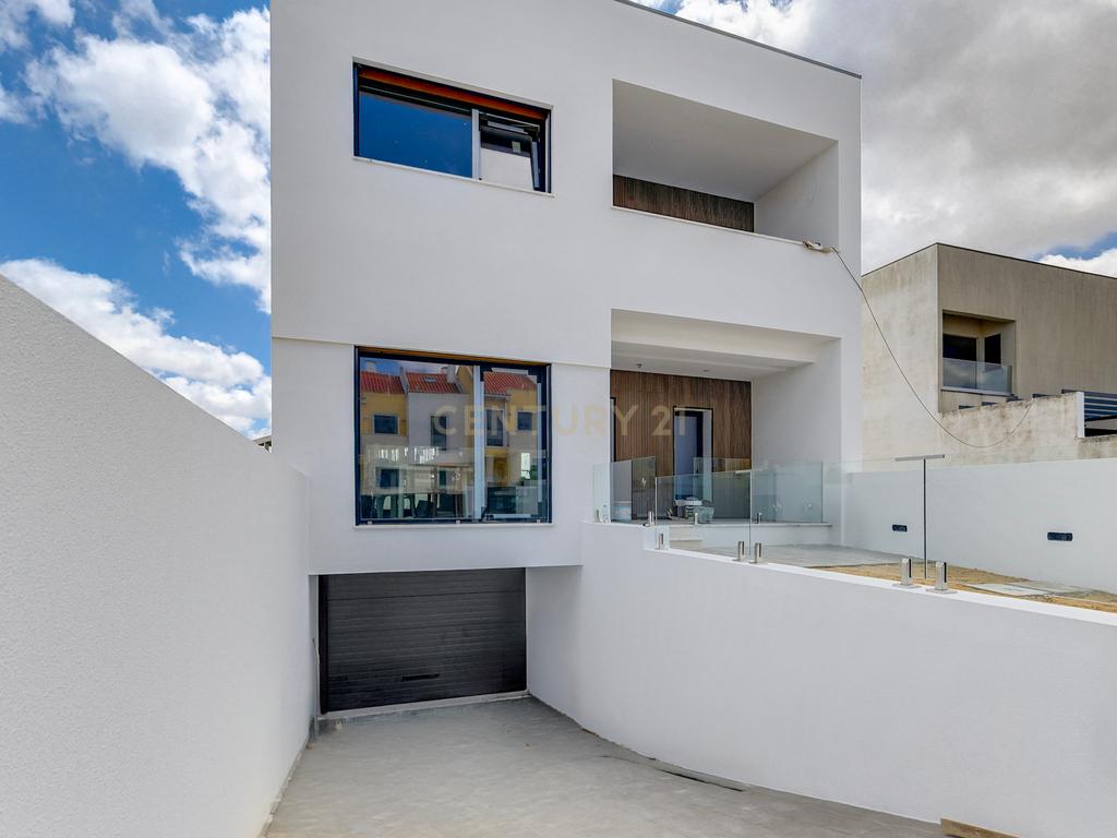 Moradia T4 com piscina em Caneças - Image 56