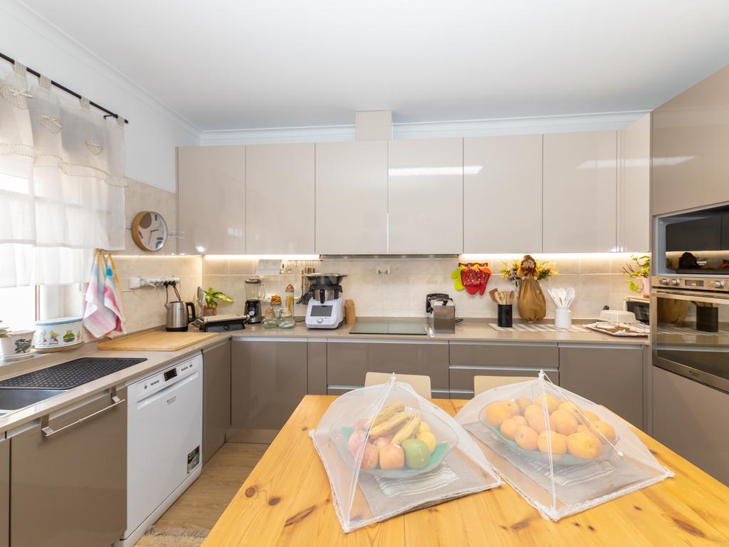 Moradia T5 no centro da Quinta do Conde – Espaço, Conforto e Localização Perfeita - Image 23