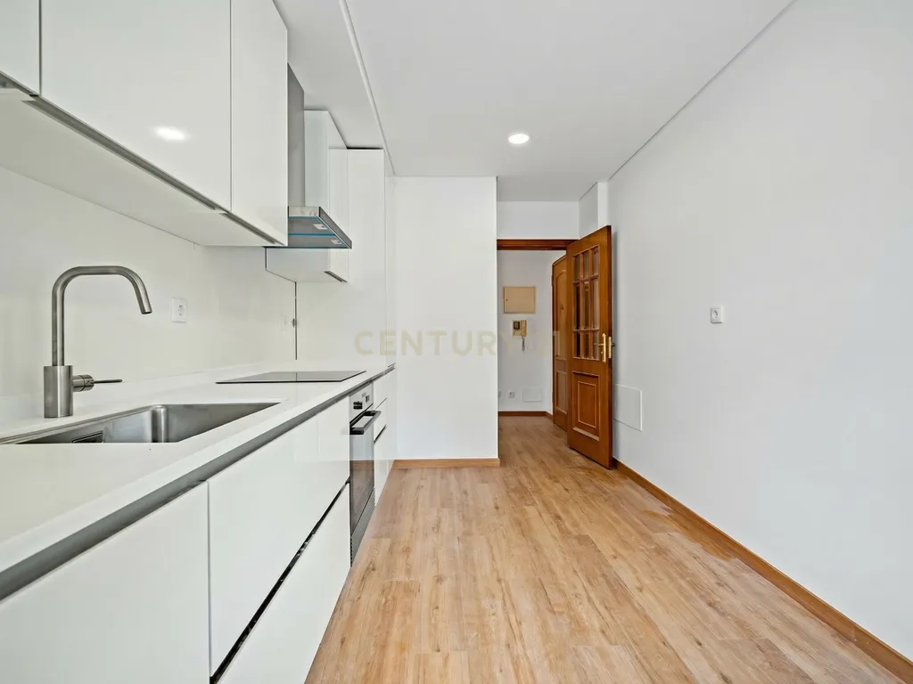 Apartamento T2 Renovado com Terraço de 48 m² e Box para 2 Carros em Carcavelos – a 8 minutos da praia - Image 17