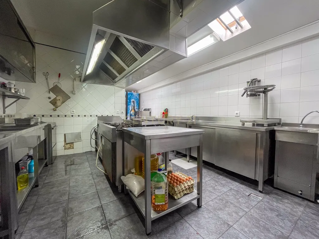 Restaurante pronto a funcionar na Aroeira – Oportunidade única de investimento! - Image 17
