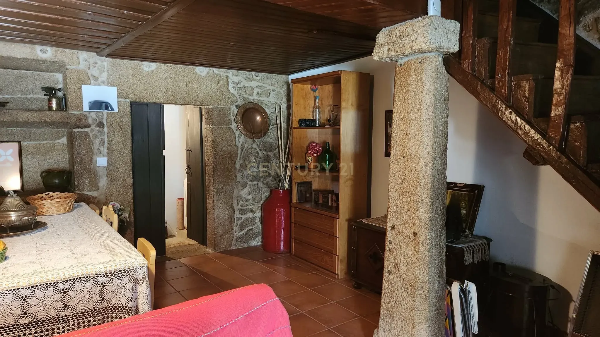 Fotografia 5 de Moradia em Pedra com Terraço e Logradouro — Escalos de Baixo