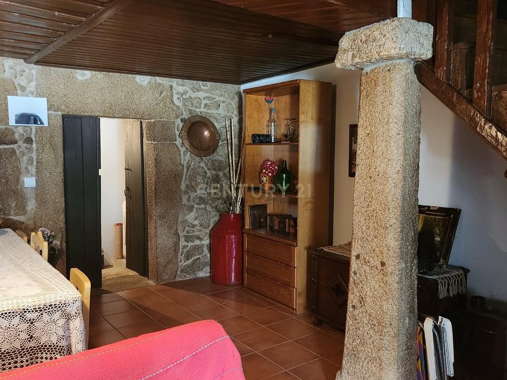 Moradia em Pedra com Terraço e Logradouro — Escalos de Baixo - Image 5